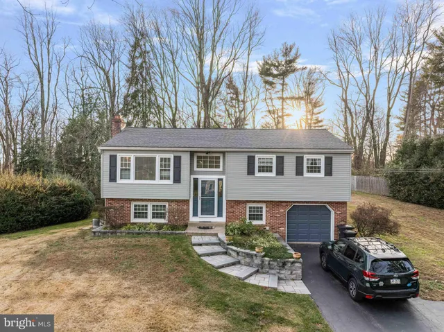 $565,000 | 472 Woodward Drive, Huntingdon Valley, PA 19006