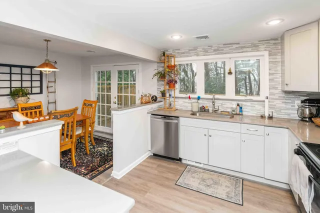 $565,000 | 472 Woodward Drive, Huntingdon Valley, PA 19006