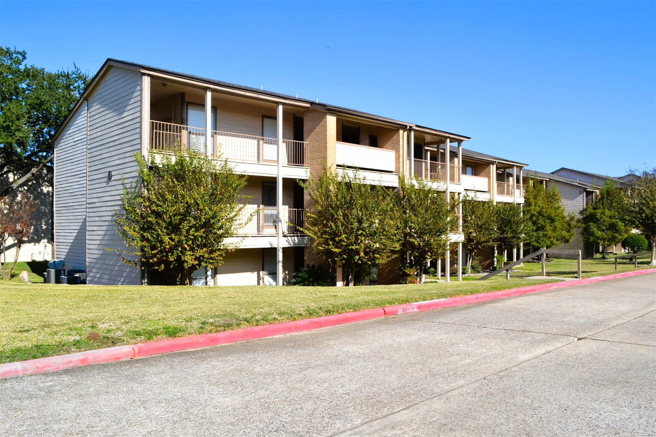 102 Lakeview Terrace, Unit D Conroe, TX 77356 - Photo 1 of 44 a front view of house with yard and green space