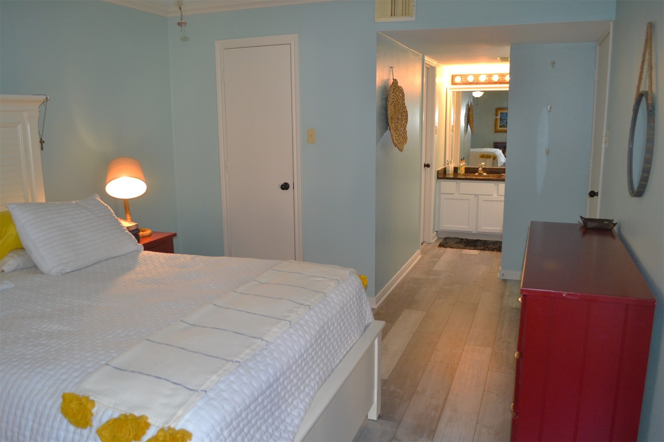 102 Lakeview Terrace, Unit D Conroe, TX 77356 - Photo 24 of 44 a bedroom with a bed and cabinets