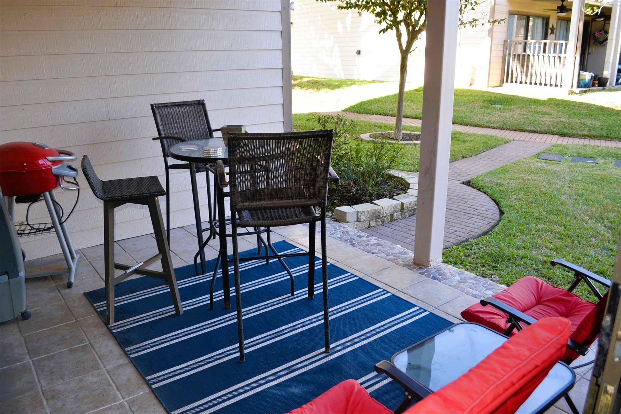102 Lakeview Terrace, Unit D Conroe, TX 77356 - Photo 27 of 44 a view of a backyard with sitting area