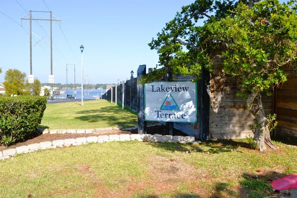 $215,000 | 102 Lakeview Terrace, Unit D, Conroe, TX 77356