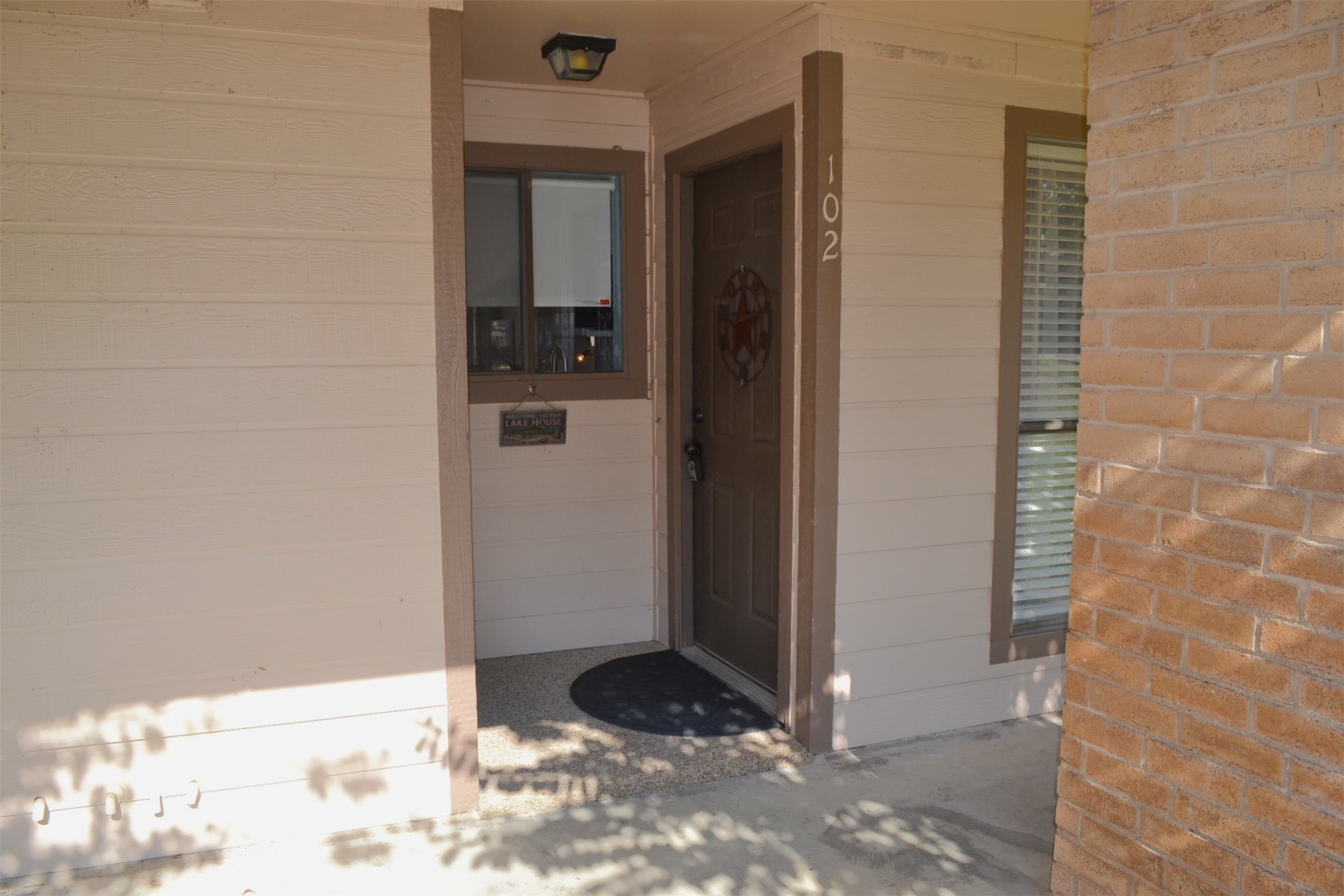 102 Lakeview Terrace, Unit D Conroe, TX 77356 - Photo 3 of 44 a view of a bathroom