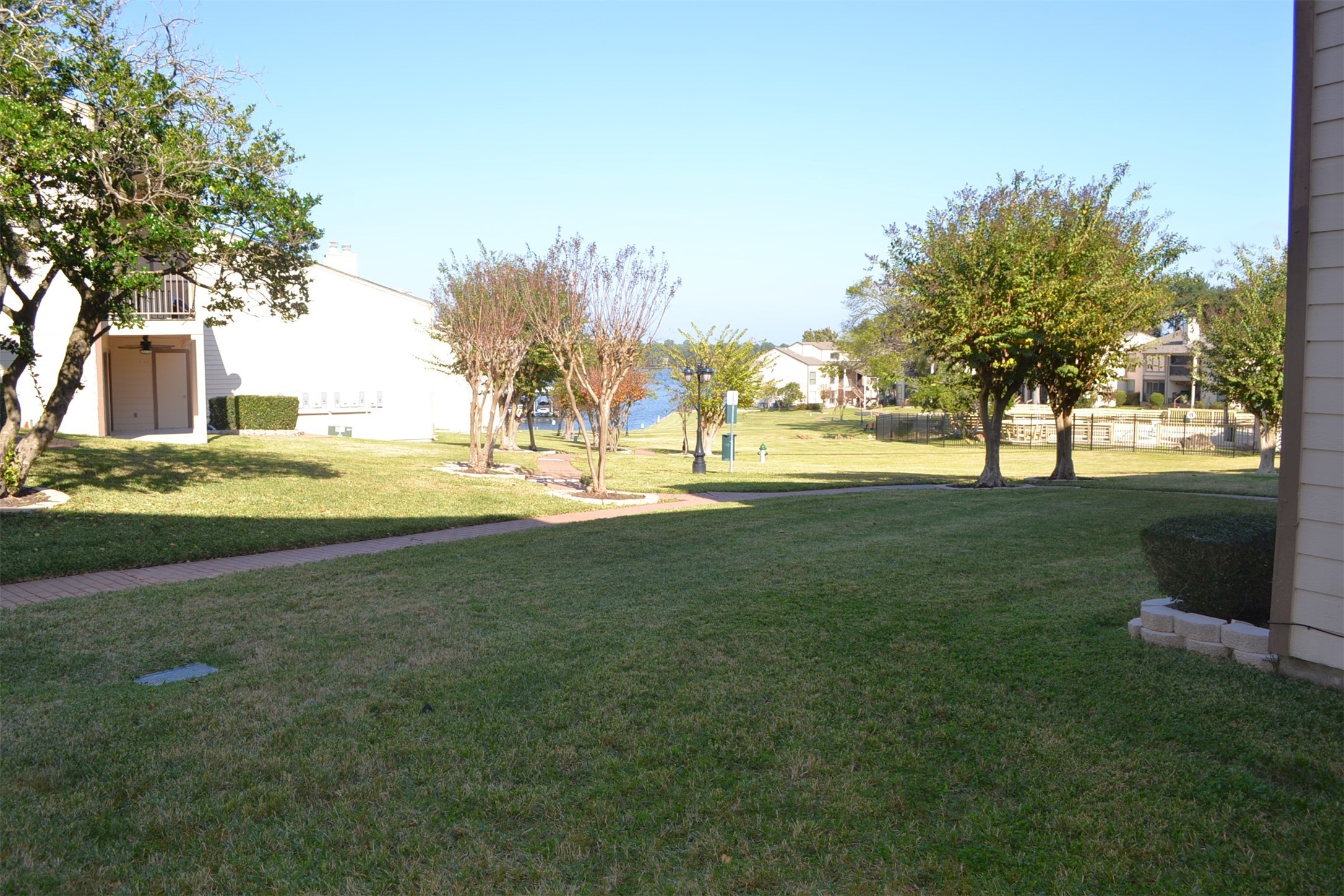 102 Lakeview Terrace, Unit D Conroe, TX 77356 - Photo 32 of 44