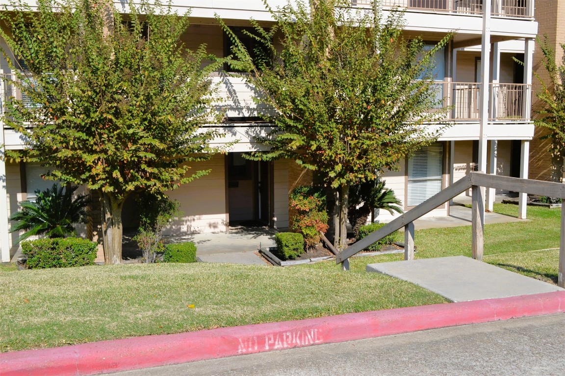 102 Lakeview Terrace, Unit D Conroe, TX 77356 - Photo 39 of 42