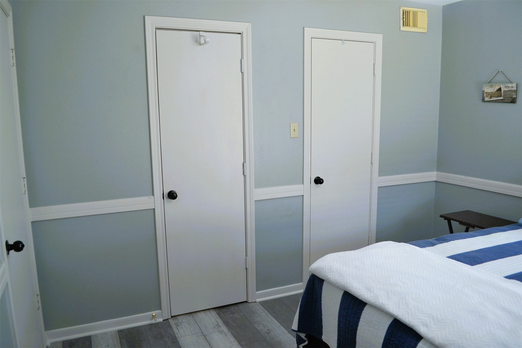 102 Lakeview Terrace, Unit D Conroe, TX 77356 - Photo 8 of 44 a bedroom with a bed and a table