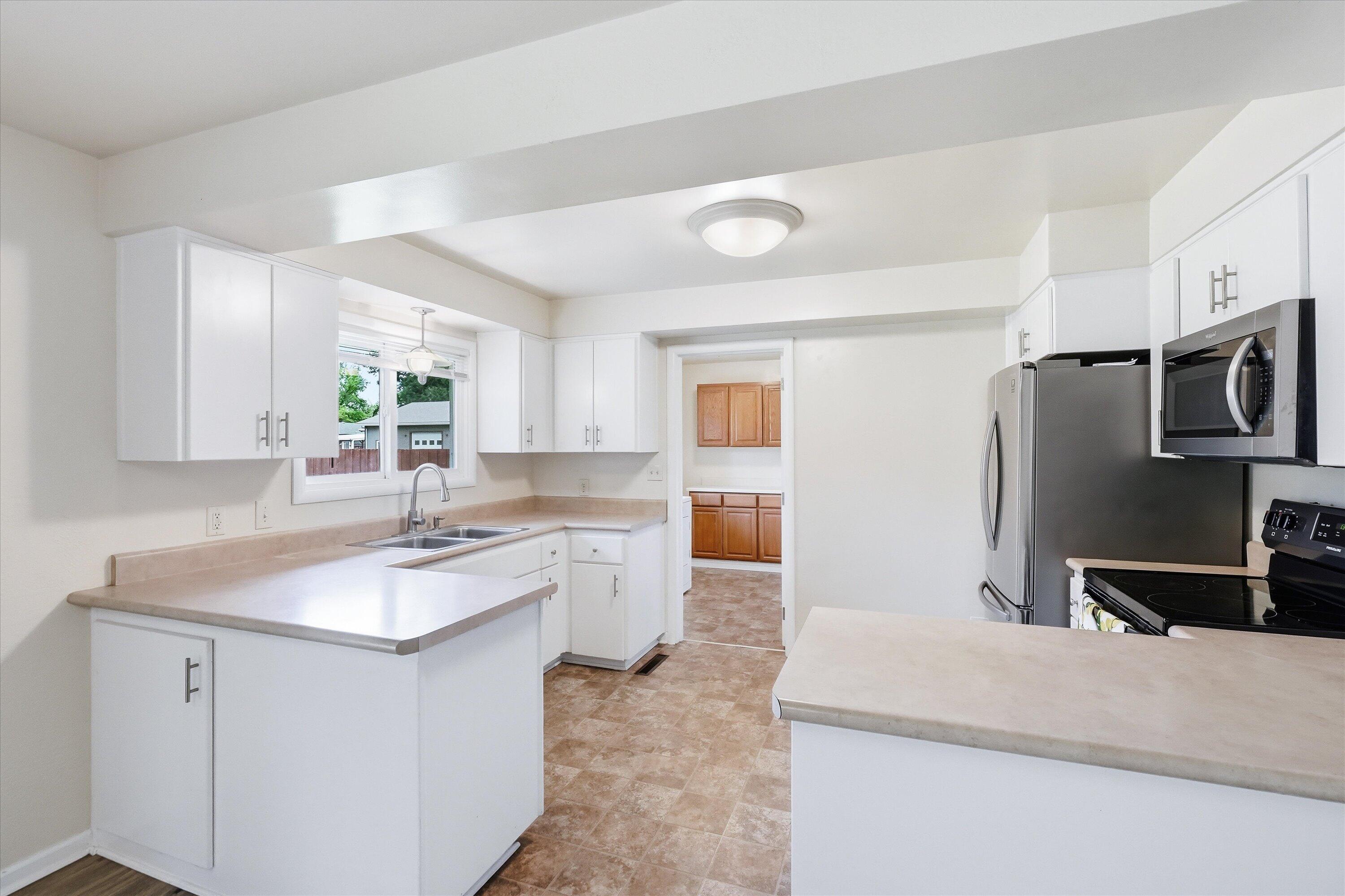 689 South Modoc Avenue Medford, OR 97504 - Photo 13 of 47 Kitchrn