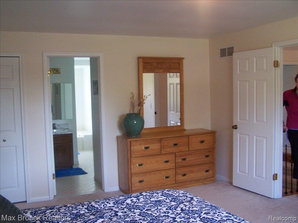 1824 Bromley Lane Rochester, MI 48306 - Photo 8 of 14 Master Bedroom