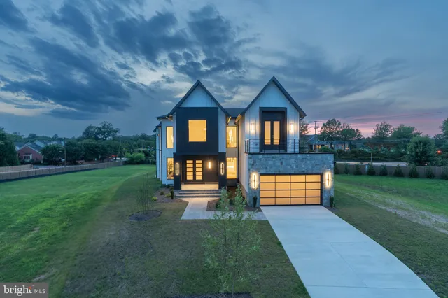 $3,485,000 | 104 Mashie Court Southeast, Vienna, VA 22180