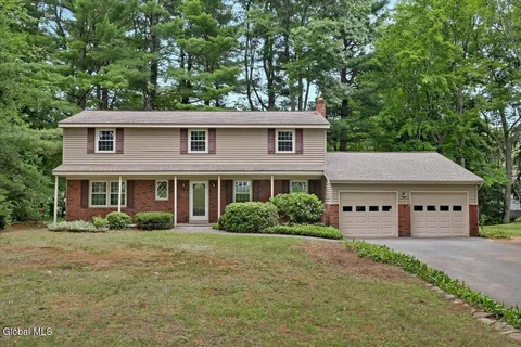 $450,000 | 9 Chestnut Lane, Clifton Park, NY 12065