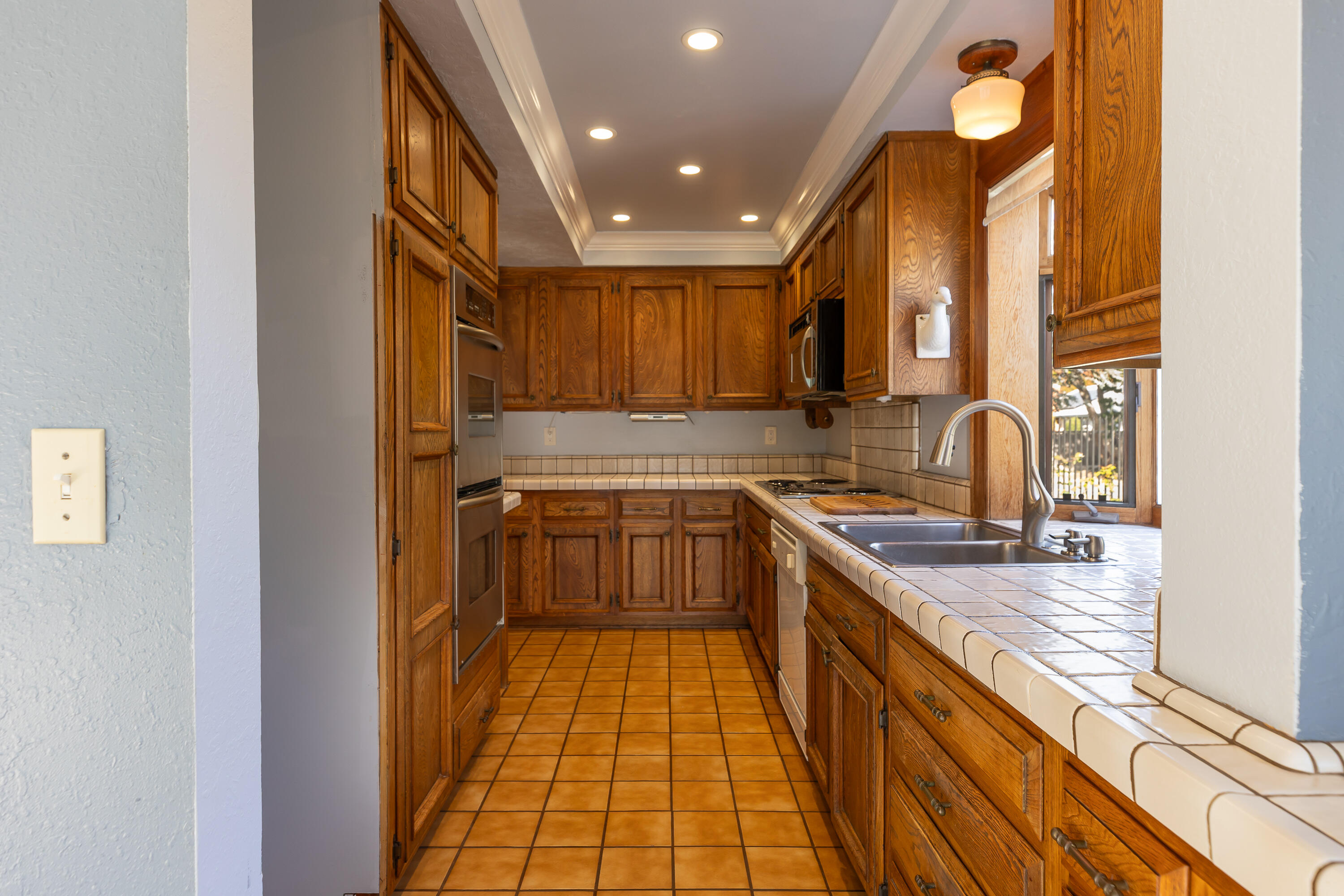 6281 Covington Way Goleta, CA 93117 - Photo 7 of 31 a kitchen that has a sink and a stove in it