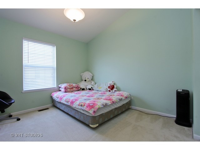 521 George Street, Unit 43 Wood Dale, IL 60191 - Photo 9 of 14 a bedroom with a bed and a window