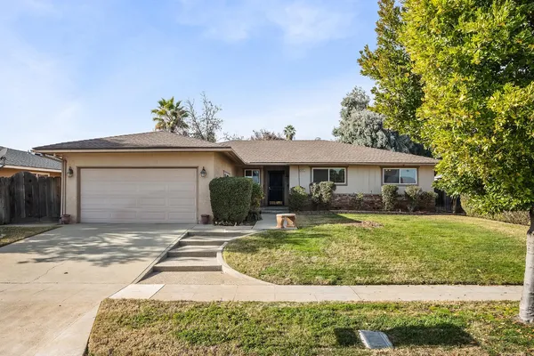 $444,000 | 6725 North Baird Avenue, Fresno, CA 93710