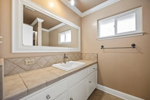$444,000 | 6725 North Baird Avenue, Fresno, CA 93710