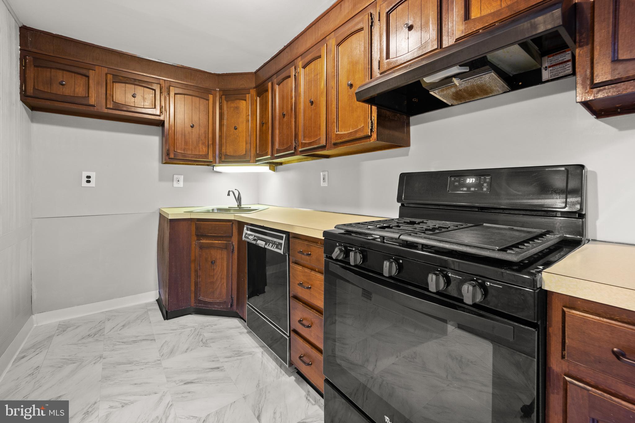 1082 Taylor Drive Folcroft, PA 19032 - Photo 11 of 35