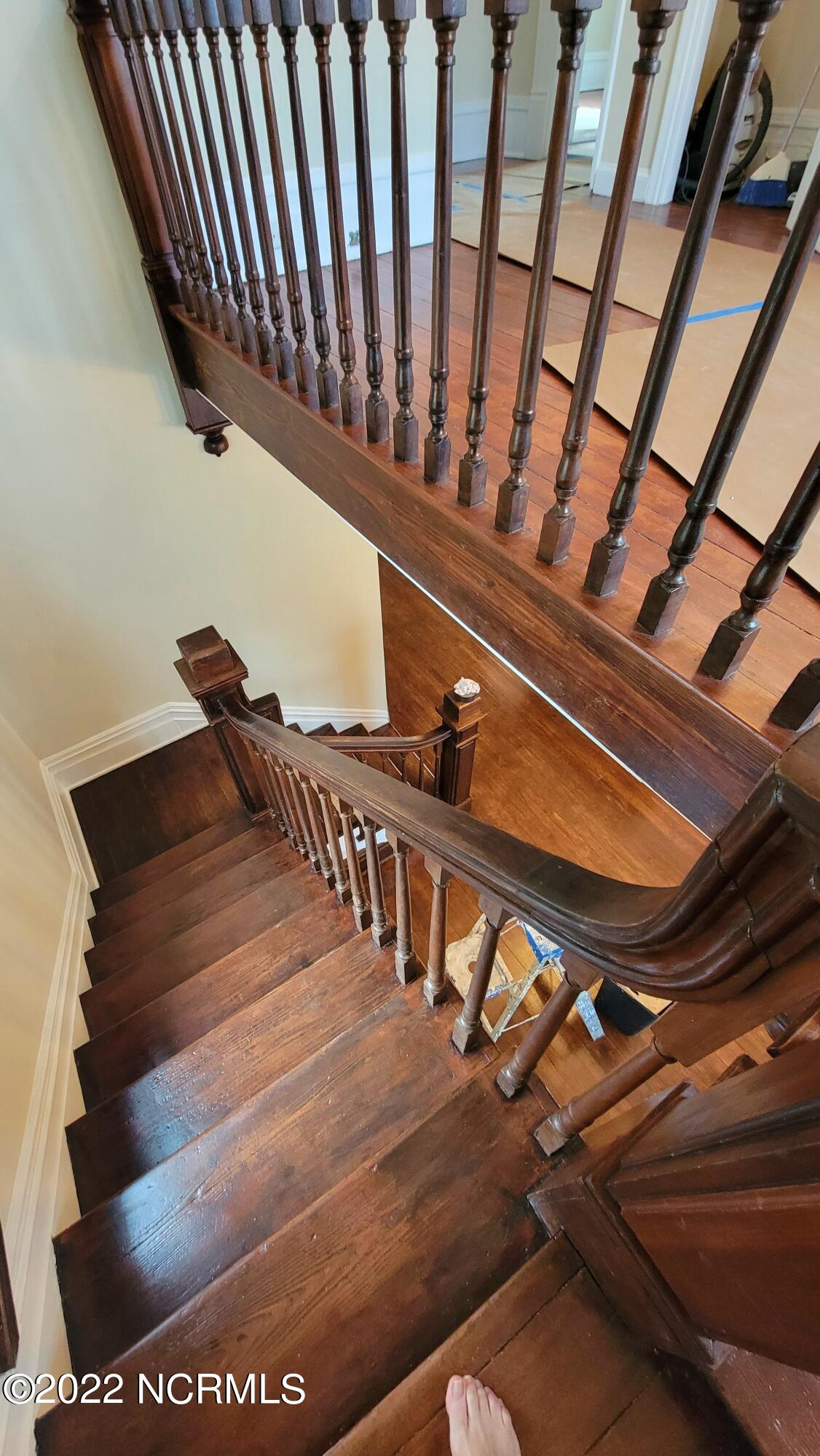 859 Pasteur Street New Bern, NC 28560 - Photo 20 of 35 staircase