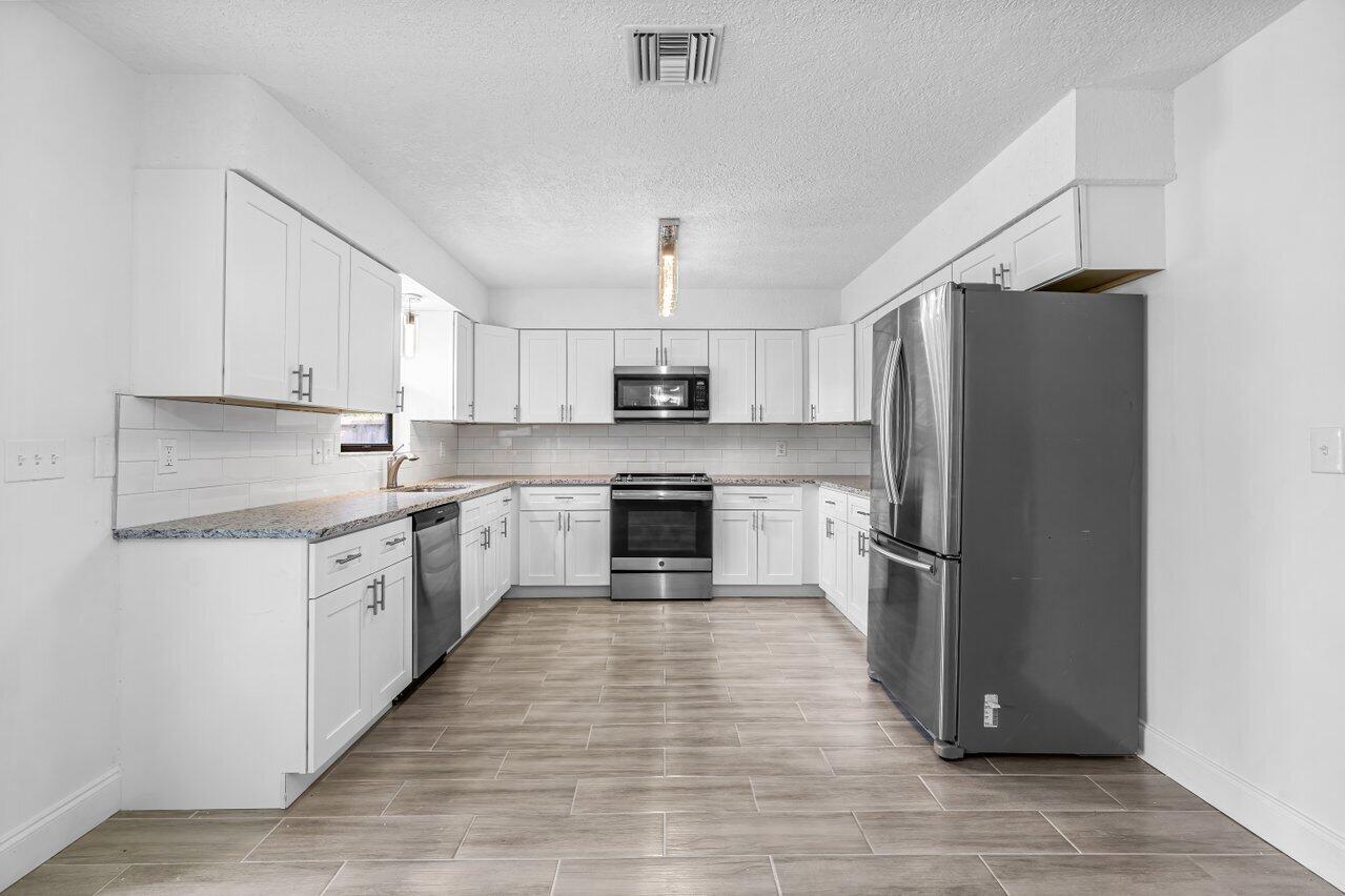 7106 Pensacola Road Fort Pierce, FL 34951 - Photo 11 of 34 012-7106PensacolaRoad-FortPierce-FL-3495