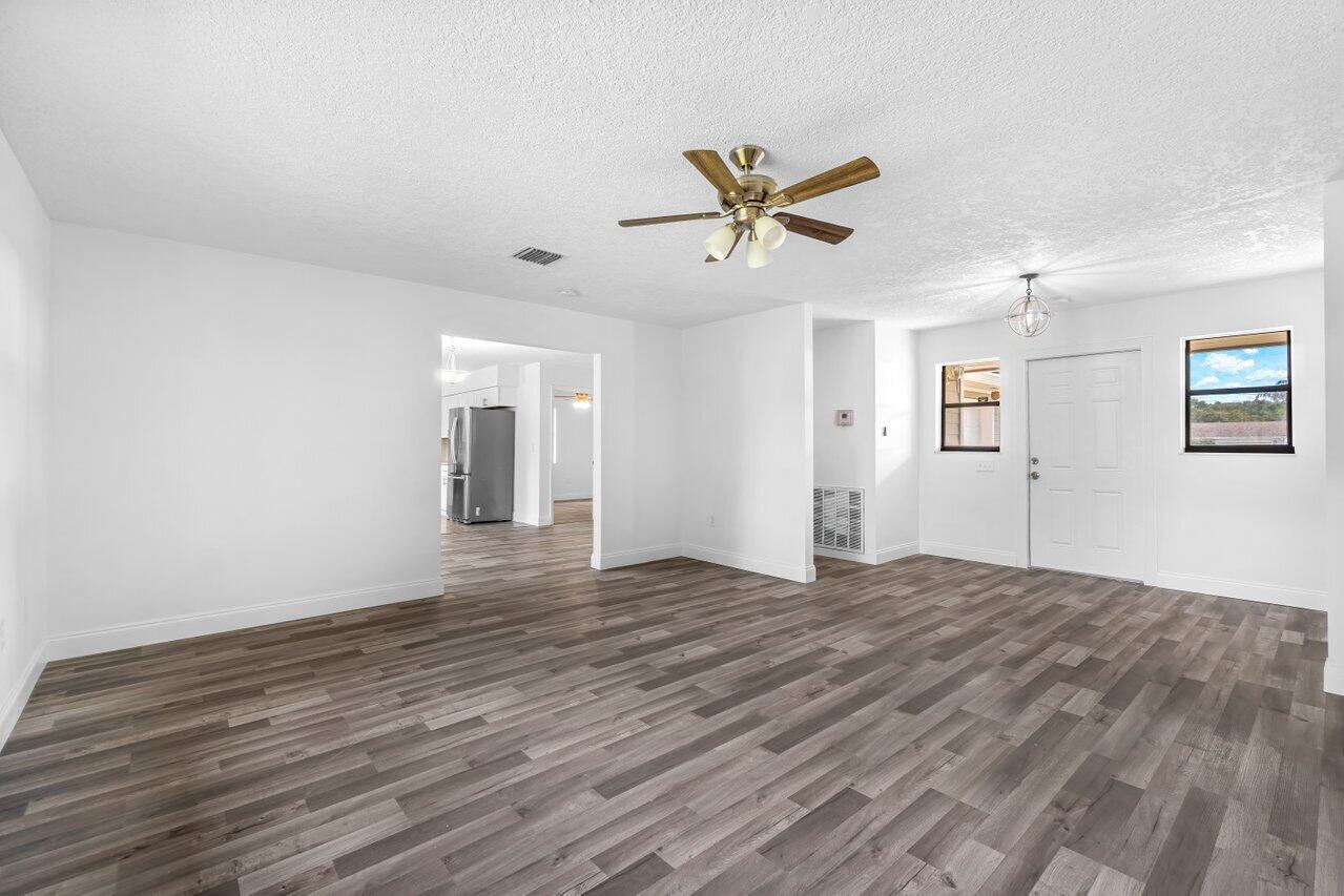 7106 Pensacola Road Fort Pierce, FL 34951 - Photo 4 of 34 005-7106PensacolaRoad-FortPierce-FL-3495