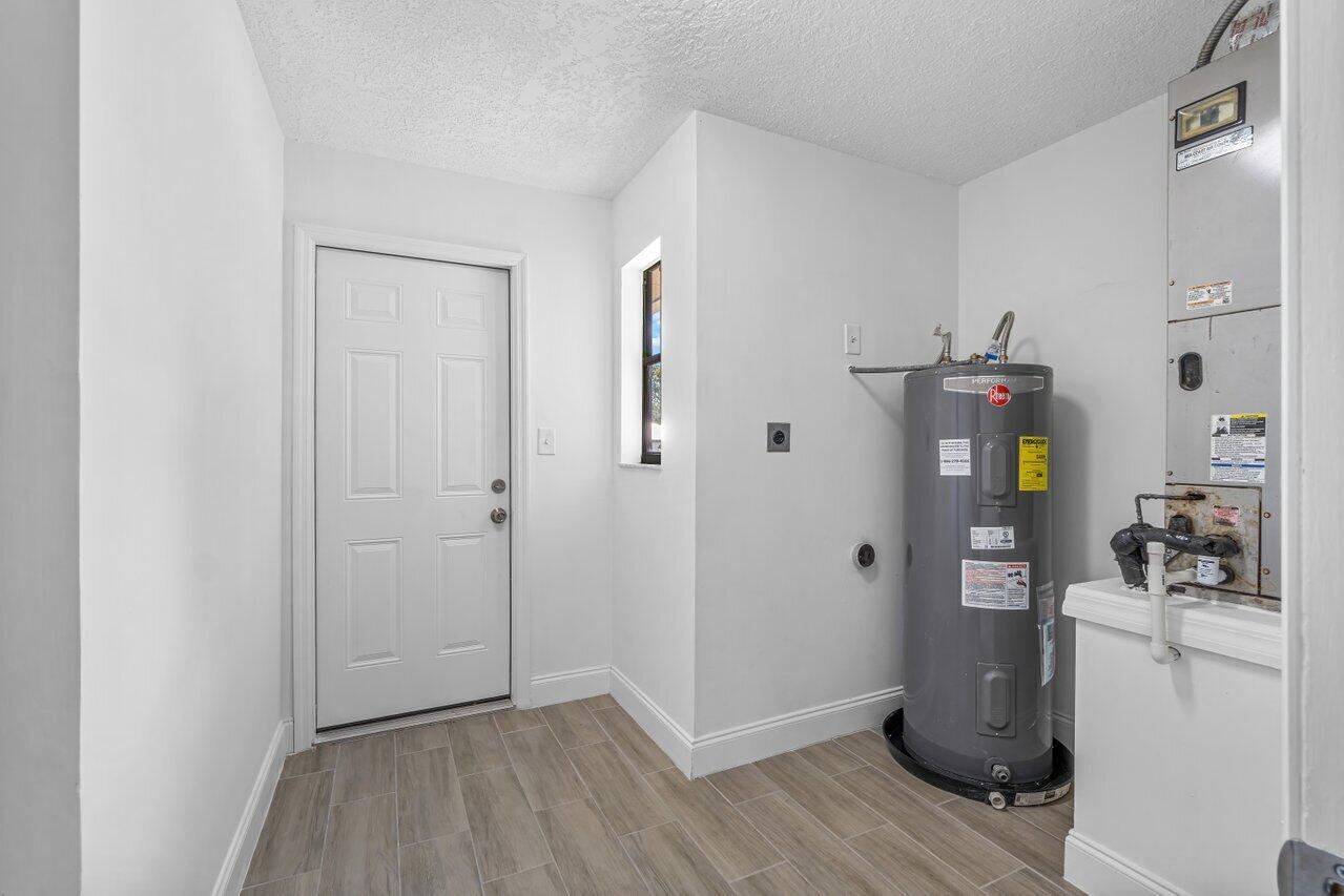 7106 Pensacola Road Fort Pierce, FL 34951 - Photo 8 of 34 009-7106PensacolaRoad-FortPierce-FL-3495