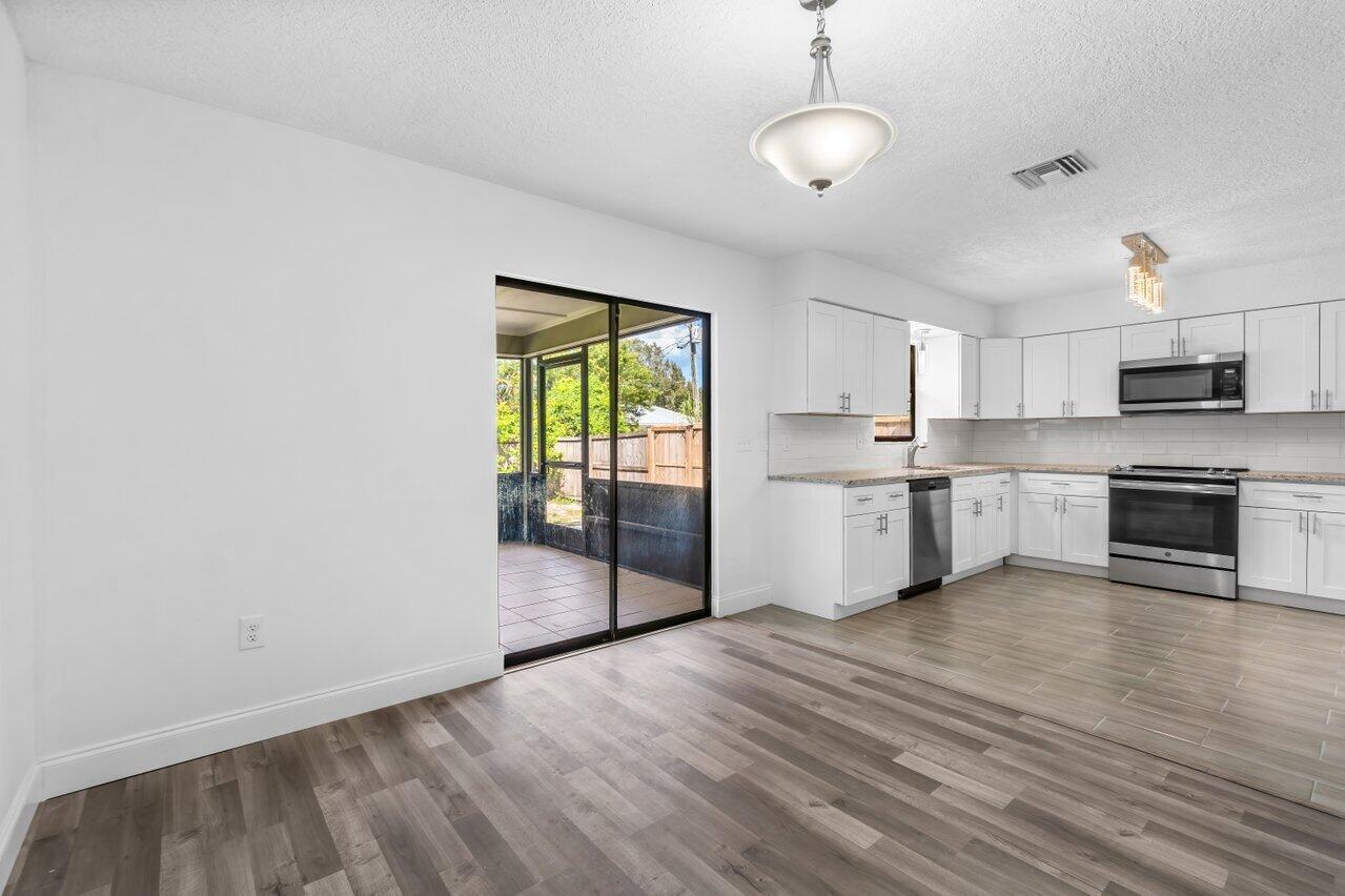 7106 Pensacola Road Fort Pierce, FL 34951 - Photo 9 of 34 010-7106PensacolaRoad-FortPierce-FL-3495
