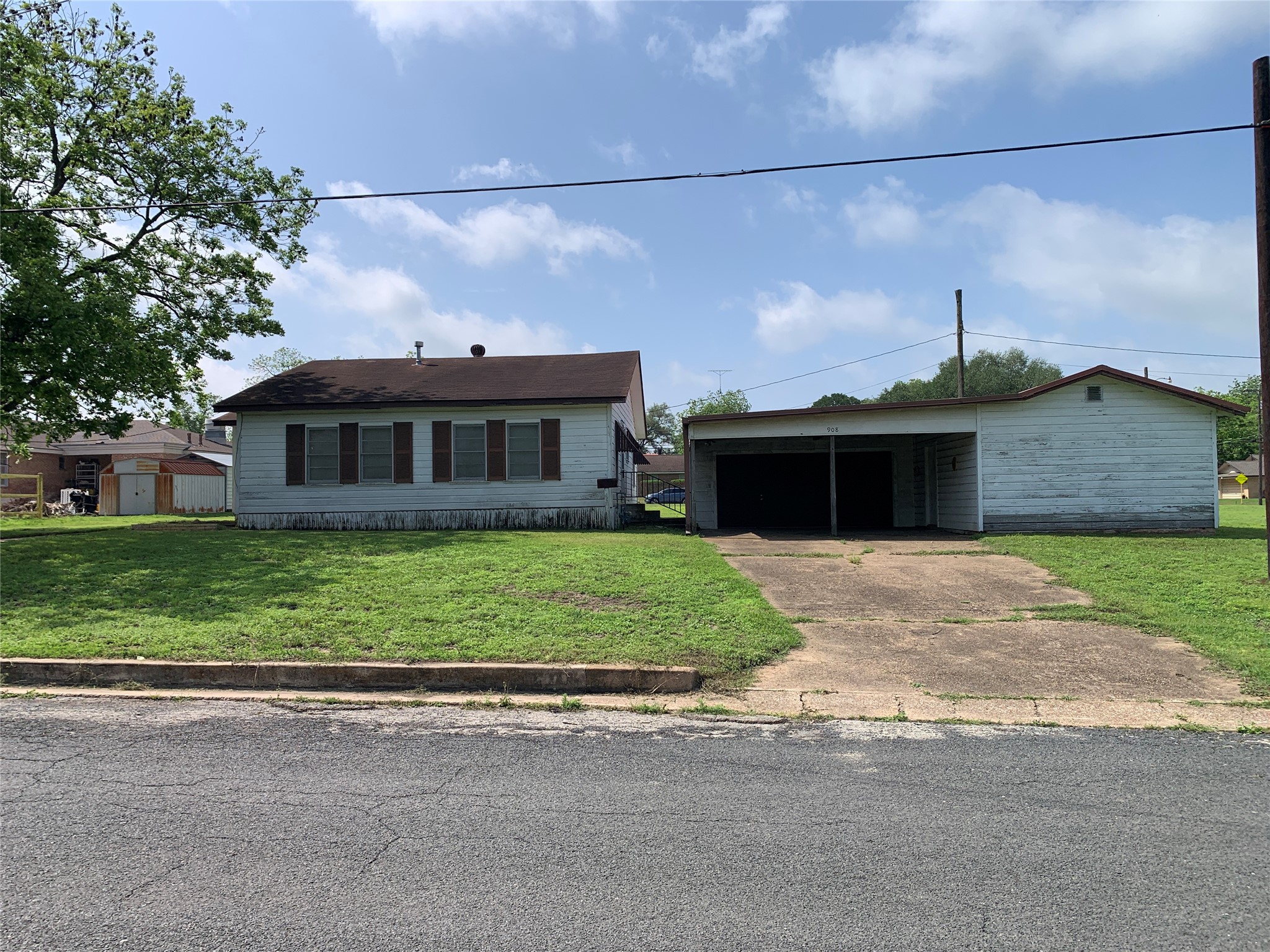 908 Paulus Street Schulenburg, TX 78956 - Photo 4 of 5 a front view of a house with a garden and yard
