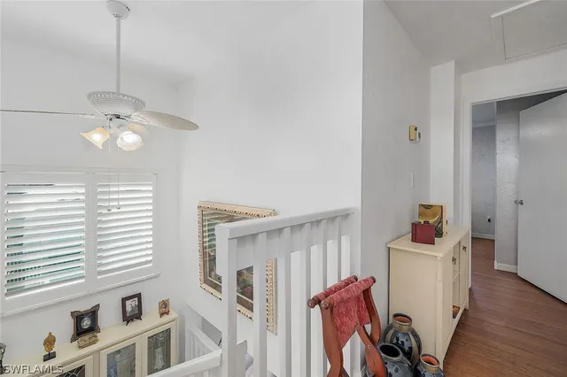 a view of an empty room with workspace and wooden floor