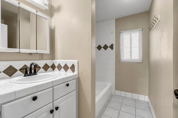 $320,000 | 4033 East Brentwood Avenue, Fresno, CA 93703