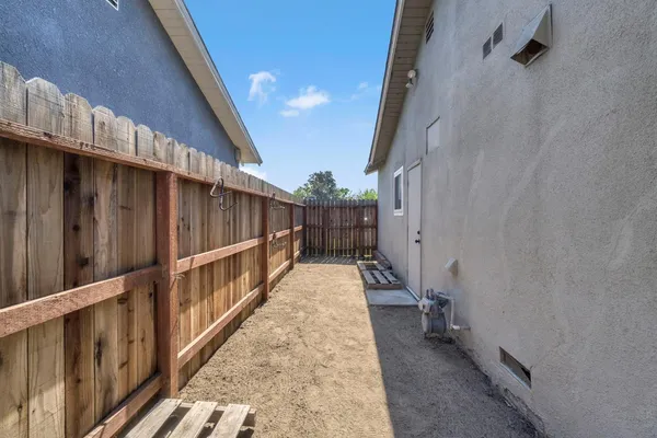 $320,000 | 4033 East Brentwood Avenue, Fresno, CA 93703