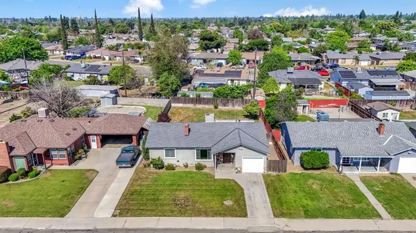 $320,000 | 4033 East Brentwood Avenue, Fresno, CA 93703