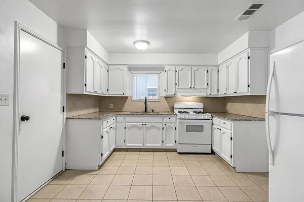 $320,000 | 4033 East Brentwood Avenue, Fresno, CA 93703