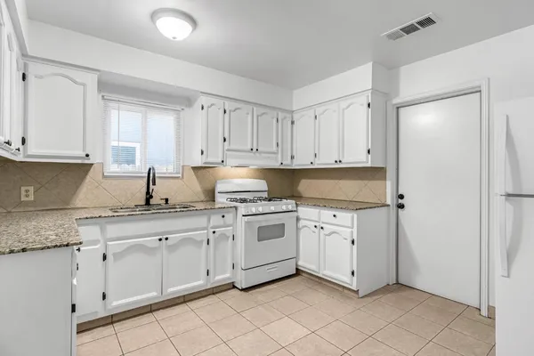 $320,000 | 4033 East Brentwood Avenue, Fresno, CA 93703