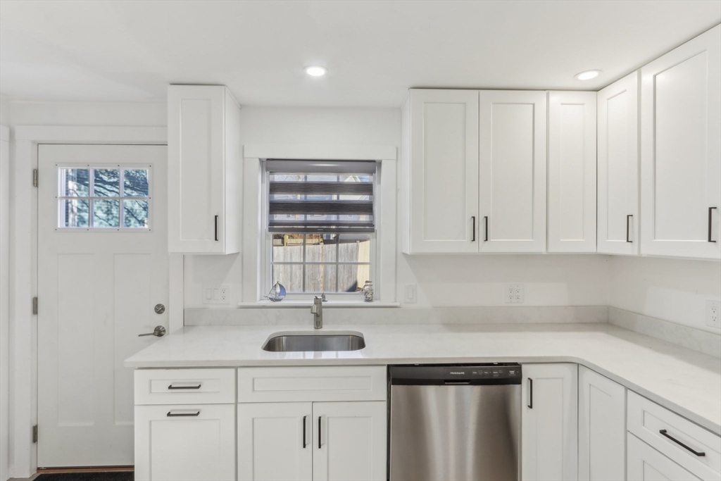 55 Green Street Marblehead, MA 01945 - Photo 12 of 41