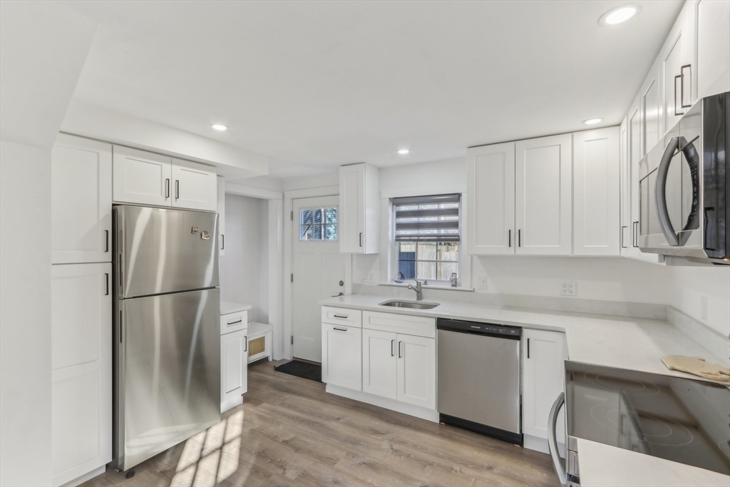 55 Green Street Marblehead, MA 01945 - Photo 13 of 41