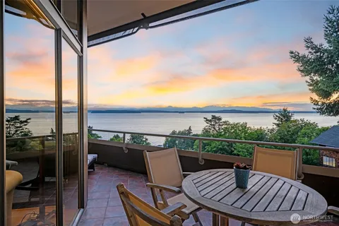 $1,399,000 | 7019 47th Avenue Southwest, Unit 18, Seattle, WA 98136