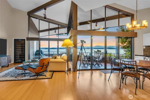 $1,399,000 | 7019 47th Avenue Southwest, Unit 18, Seattle, WA 98136
