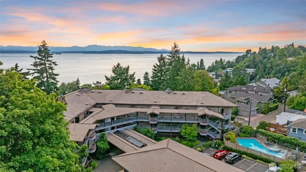 $1,399,000 | 7019 47th Avenue Southwest, Unit 18, Seattle, WA 98136