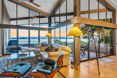 $1,399,000 | 7019 47th Avenue Southwest, Unit 18, Seattle, WA 98136