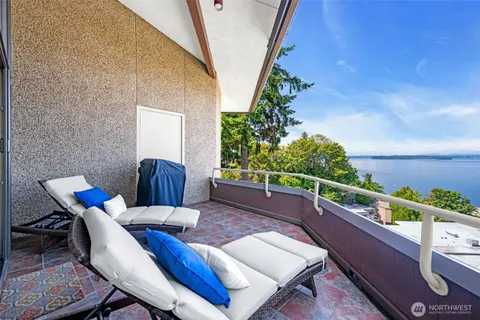 $1,399,000 | 7019 47th Avenue Southwest, Unit 18, Seattle, WA 98136