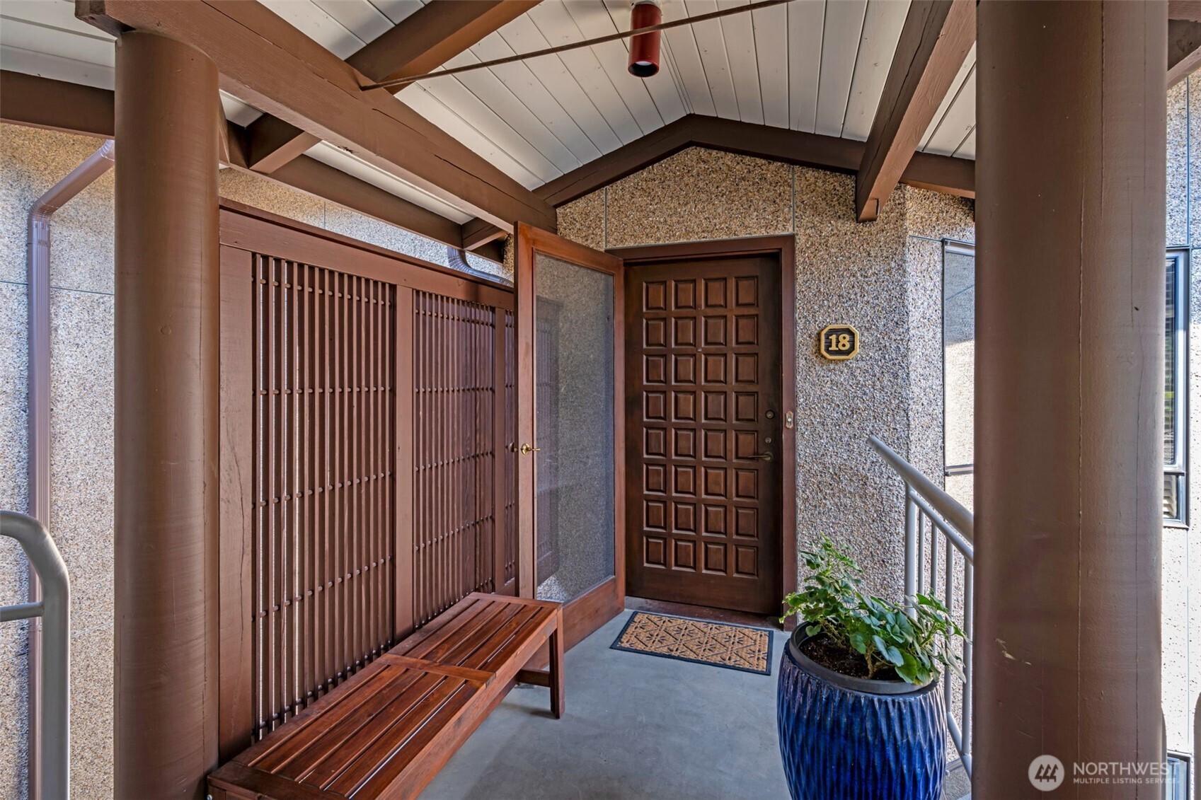 7019 47th Avenue Southwest, Unit 18 Seattle, WA 98136 - Photo 3 of 39