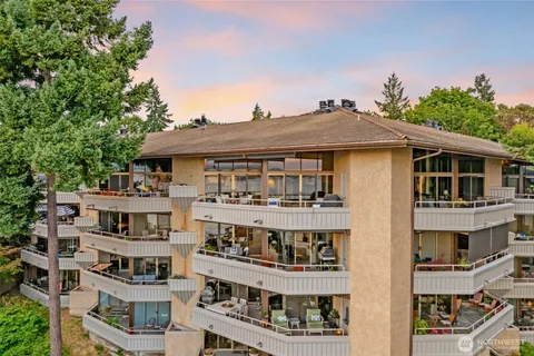 $1,399,000 | 7019 47th Avenue Southwest, Unit 18, Seattle, WA 98136