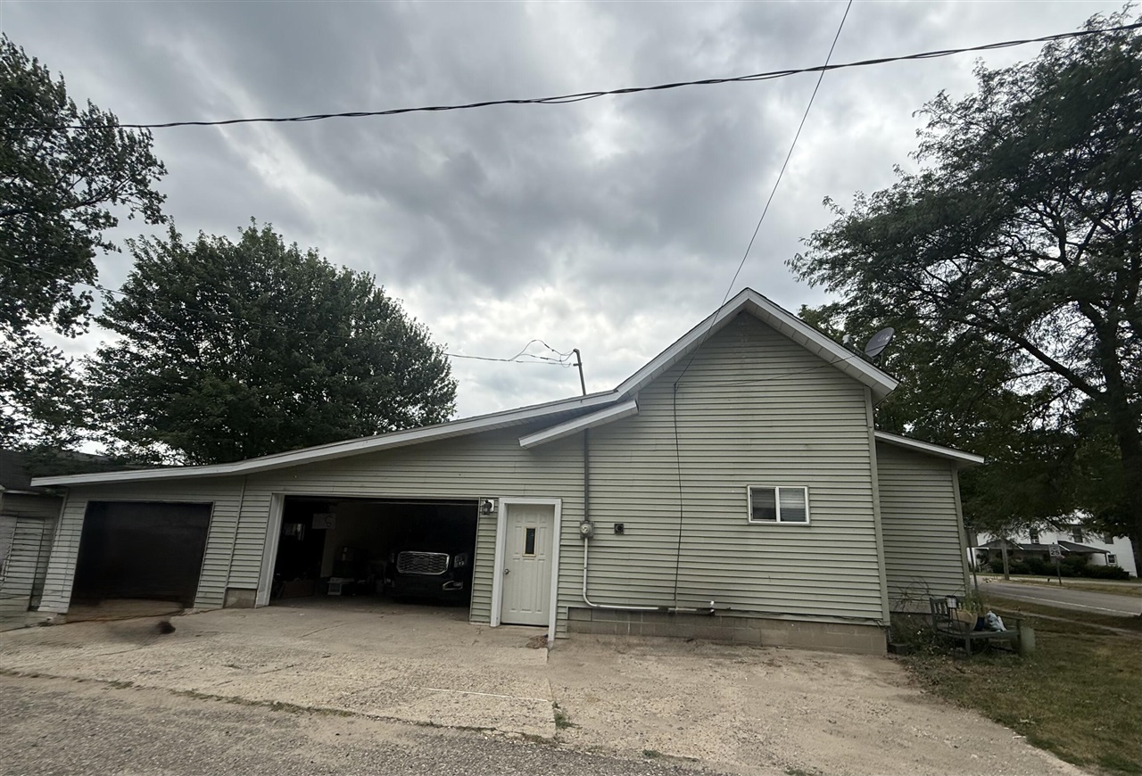 408 Reed Street Nashville, MI 49073 - Photo 3 of 25 Gallery Image 3