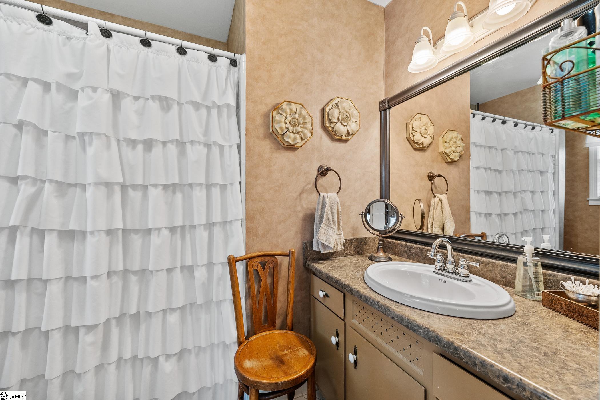15 Ravensworth Road Taylors, SC 29687 - Photo 19 of 35 Gallery Image 19