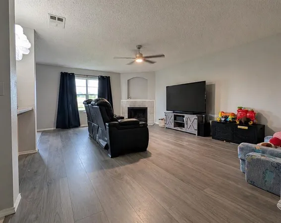 $2,250 | 1511 Dockside Drive, Glenn Heights, TX 75154