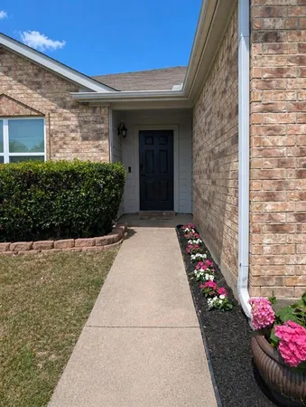 $2,250 | 1511 Dockside Drive, Glenn Heights, TX 75154