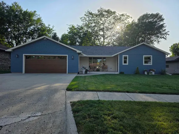 $389,900 | 700 23rd Avenue, Sheldon, IA 51201