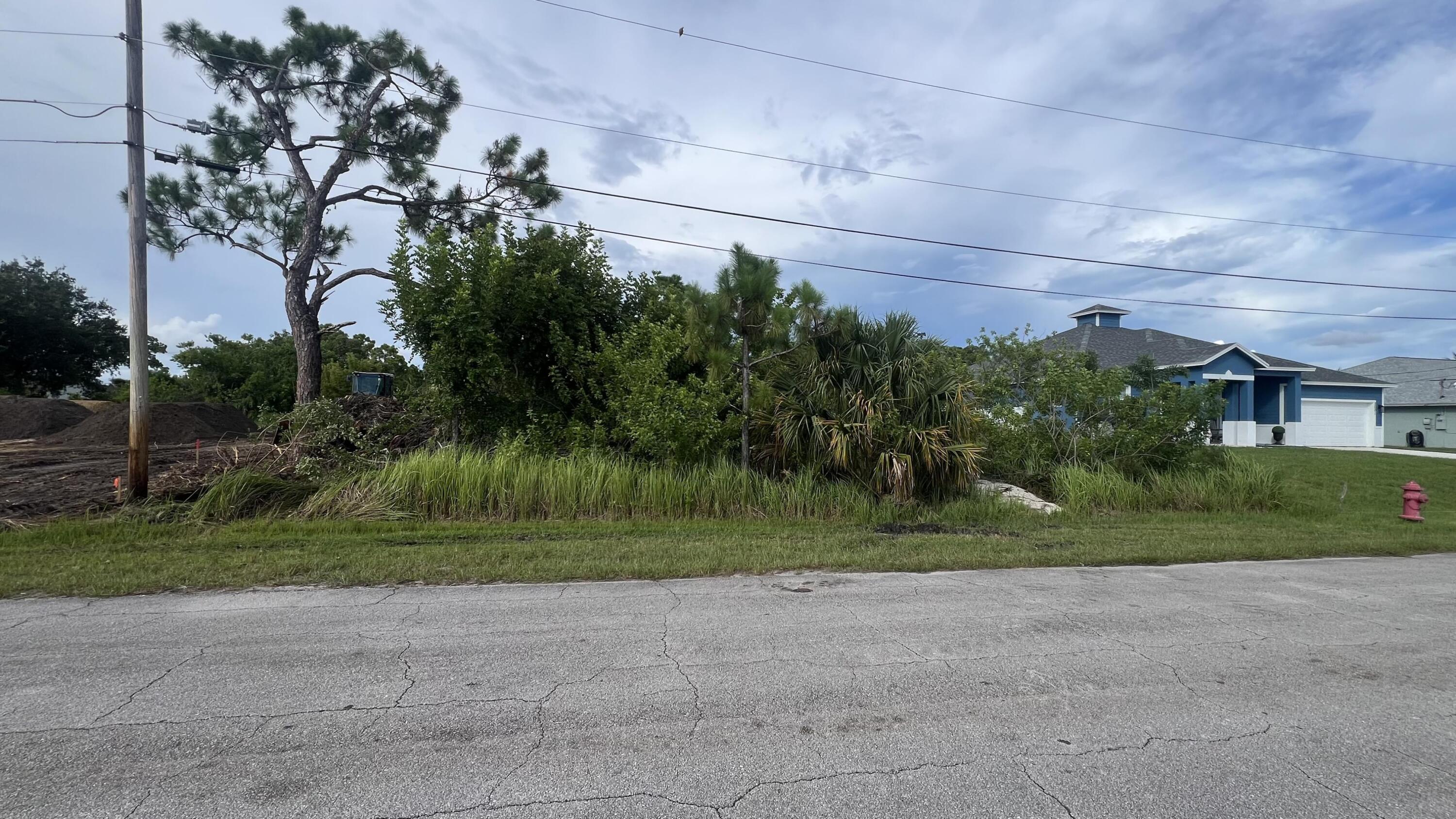 2607 Southwest Fair Isle Road Port St. Lucie, FL 34987 - Photo 2 of 3 2