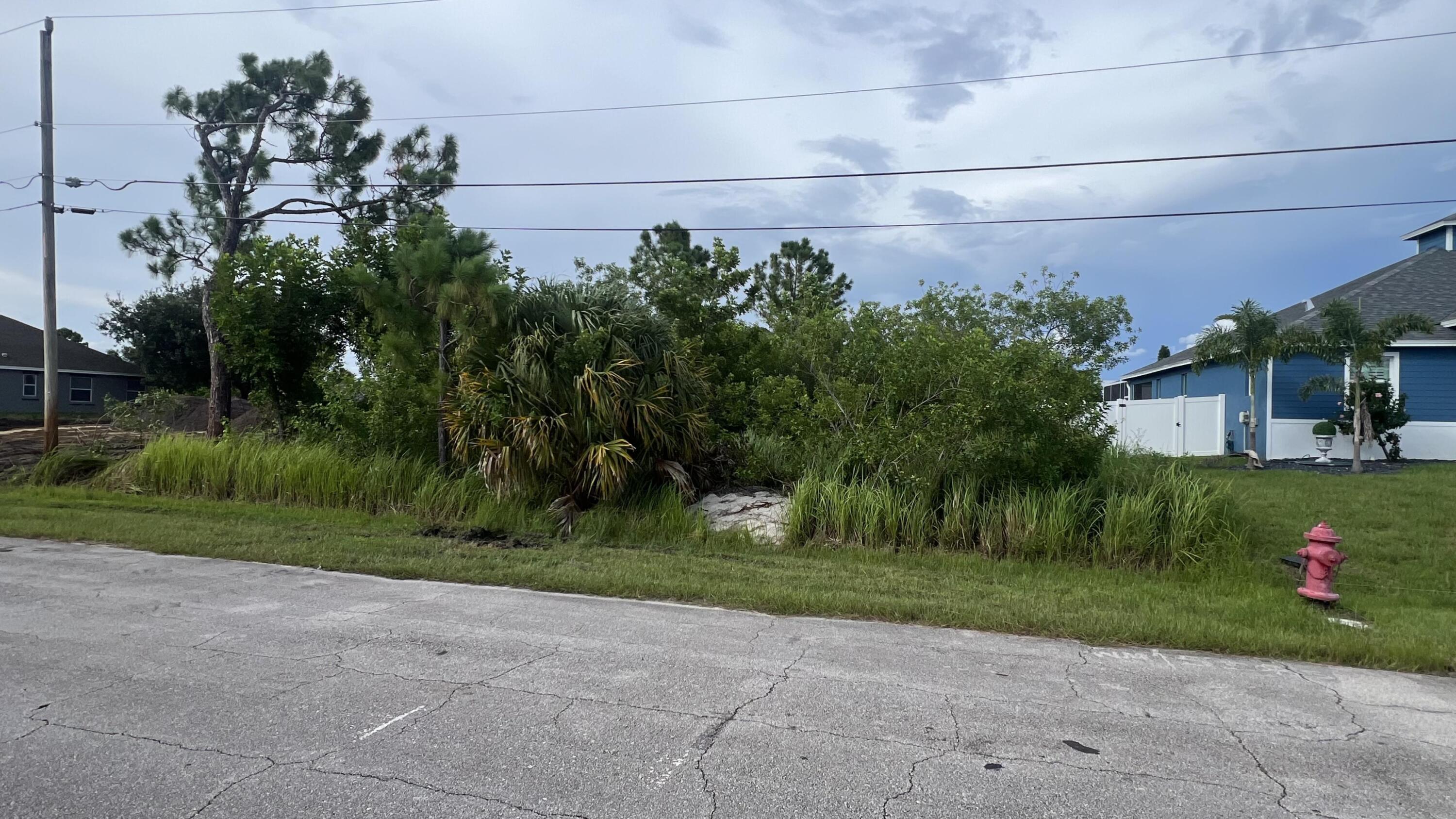 2607 Southwest Fair Isle Road Port St. Lucie, FL 34987 - Photo 3 of 3 3