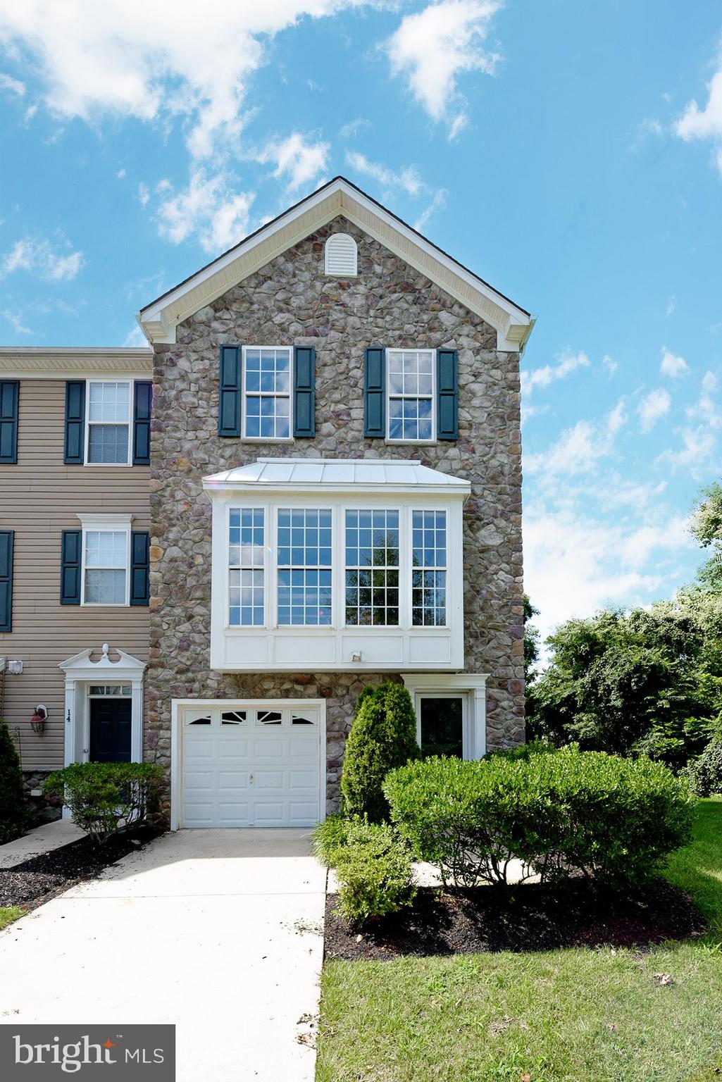 12 River Lane Delanco, NJ 08075 - Photo 2 of 57 Gallery Image 2