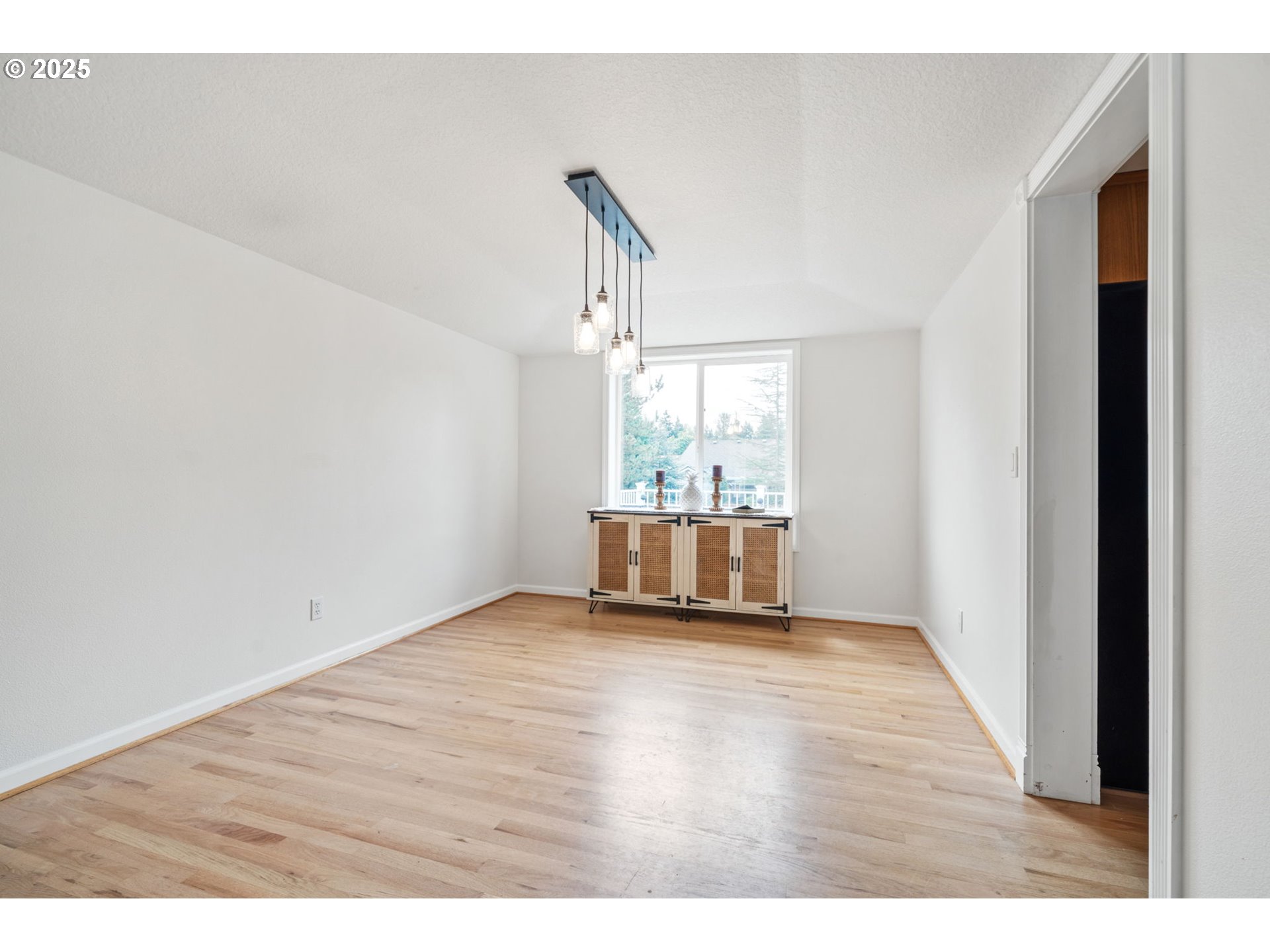 122 Southwest Gabbert Road Gresham, OR 97080 - Photo 10 of 36