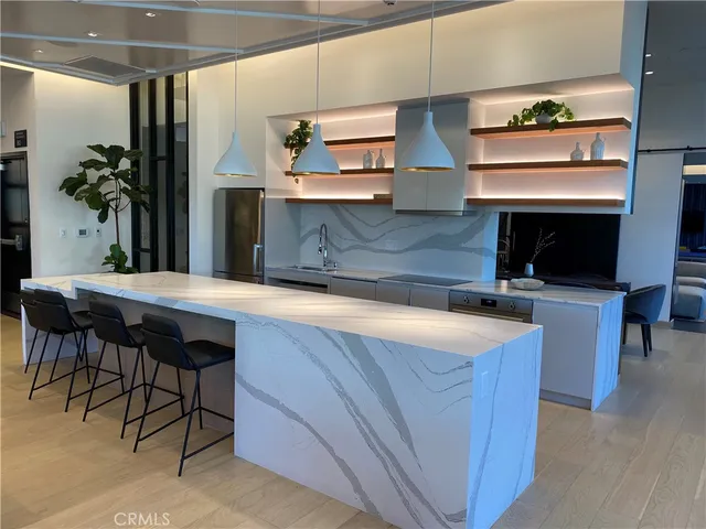 $2,250 | 400 South Broadway, Los Angeles, CA 90013